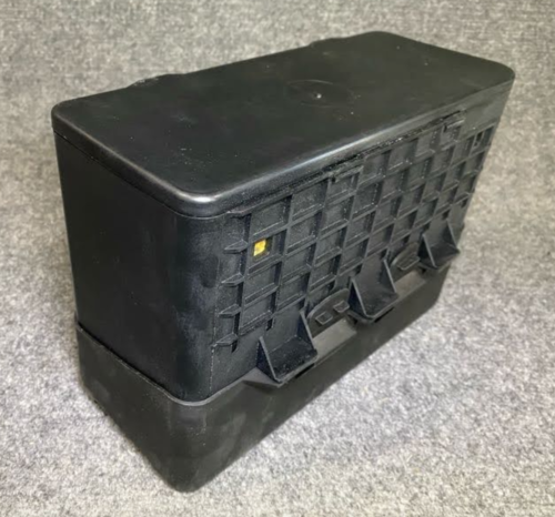 Mercedes-Benz Vacuum Pump Protective Cover - 220-800-06-35 - MBZ S430 & More