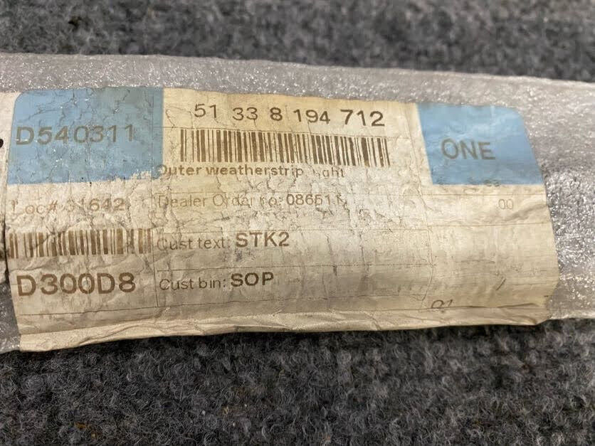BMW RH Outer Weather Strip - 51-33-8-194-712 - Fits BMW 323i / 325i & Others