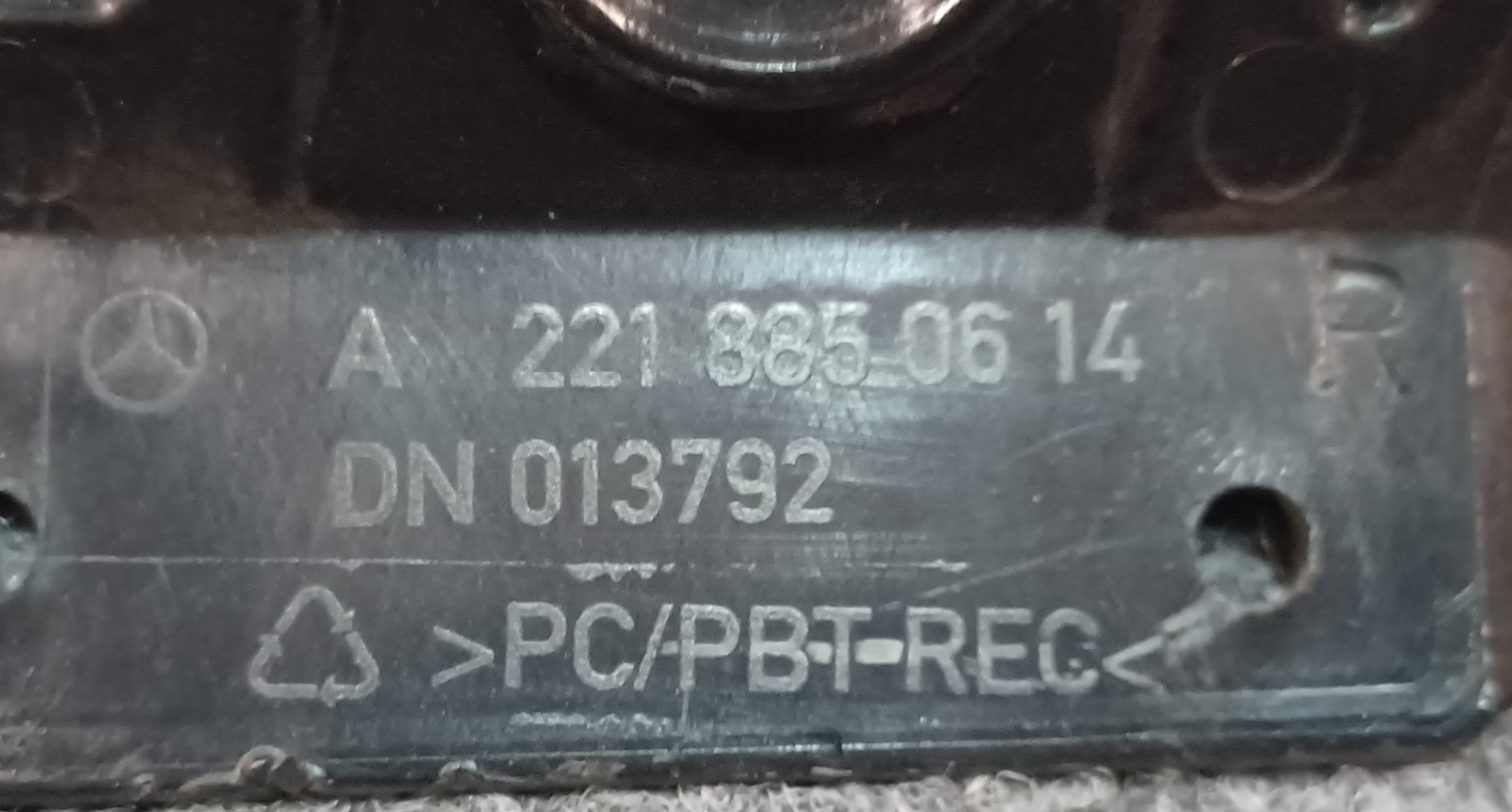 Mercedes-Benz Rear Bumper Right Bracket - A 221 885 06 14 - Fits MBZ S-Class