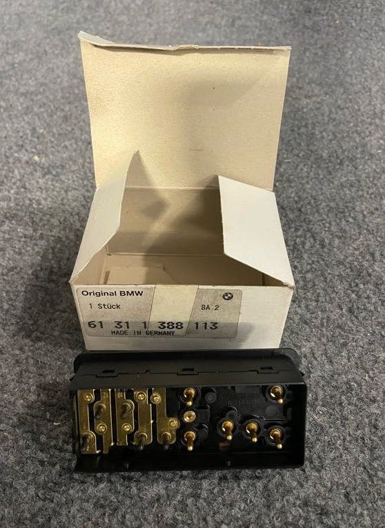 BMW Front Right Seat Adjusting Switch - 61-31-1-388-113 - BMW 735i, 735iL & More