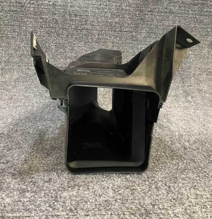 BMW Front Right Brake Air Duct -51 71 7 121 616 / 51717121616 -Fits BMW X5 04-06