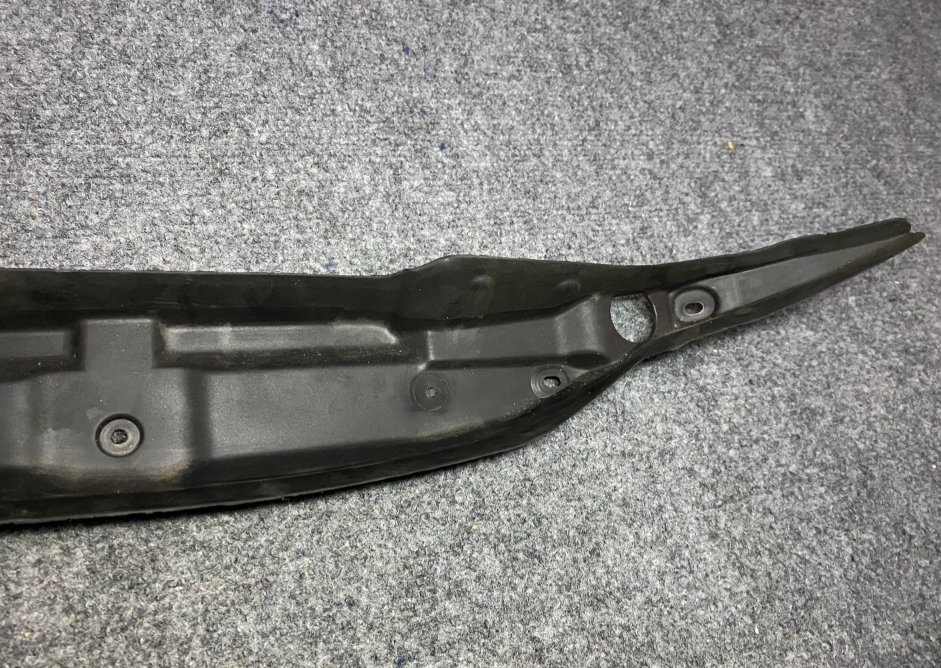 Mercedes-Benz Front Right Cover - A 203 889 04 25 -Fits Mercedes-Benz C230, C320