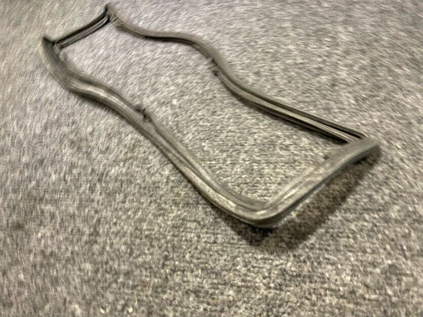 Mercedes-Benz LH Lens Weatherstrip Seal - 107-826-01-58 - Fits MBZ 380SL & 560SL