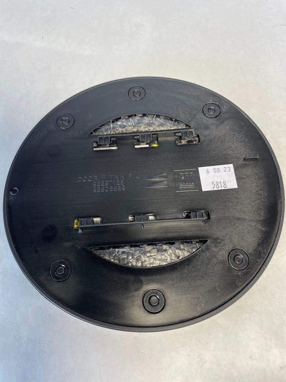 GM Fuel Filler Door W/ Carbon Fiber - 23227139 - For Chevrolet Camaro (2016-23)