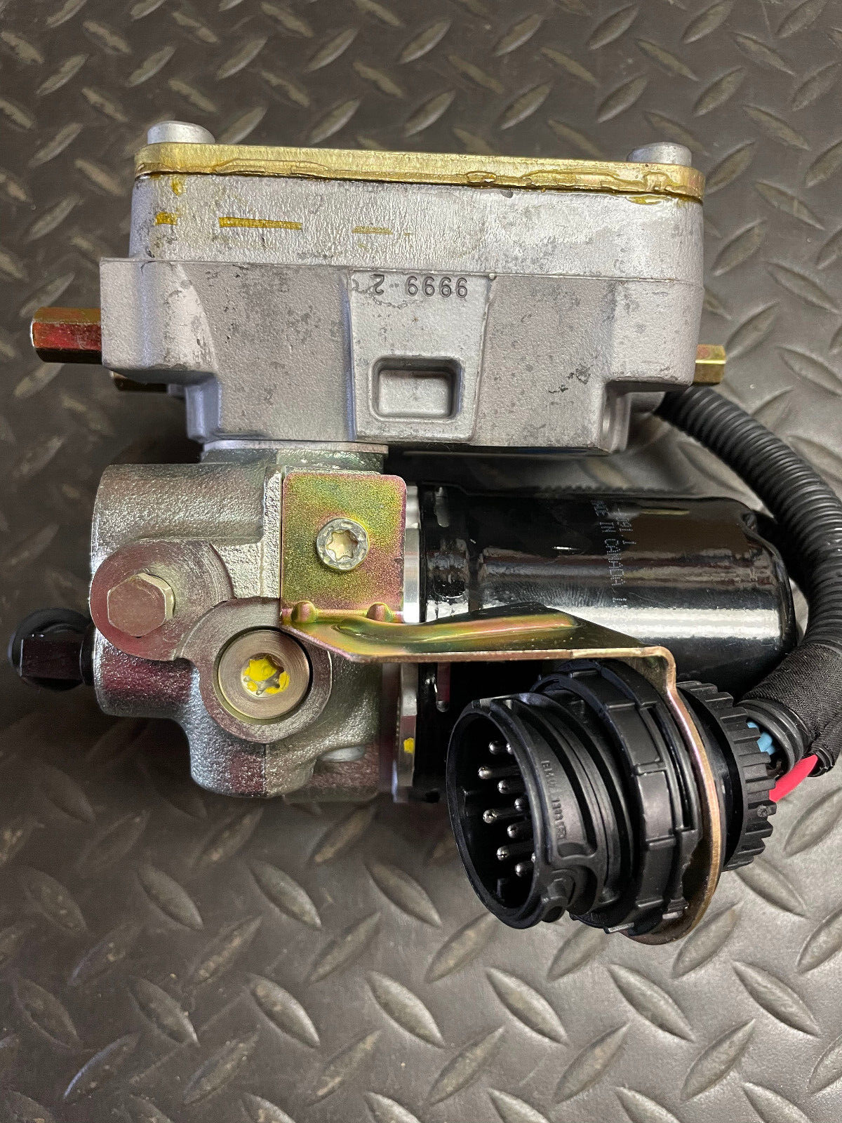 BMW ABS Pump Assy - 34-51-1-139-665 - Fits BMW 325is / 325i & Others
