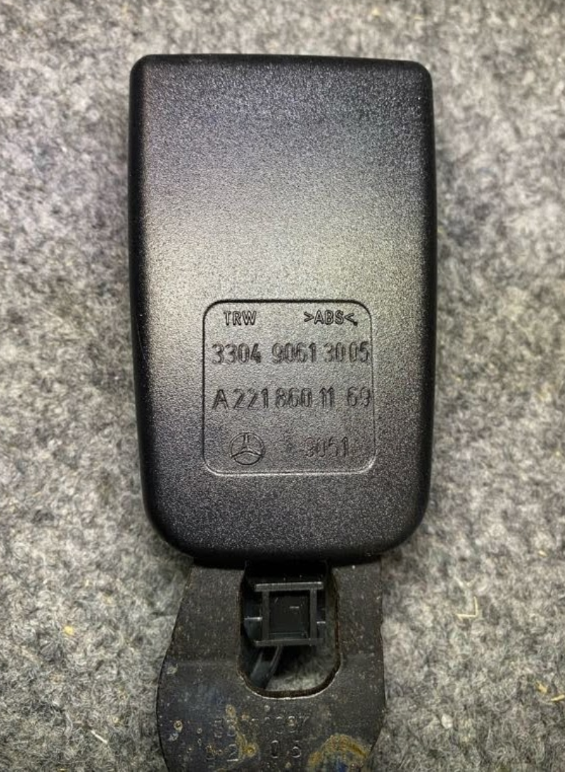 Mercedes-Benz Left Buckle - 221-860-11-69-9051 - For MBZ S350, S550, S600 & More