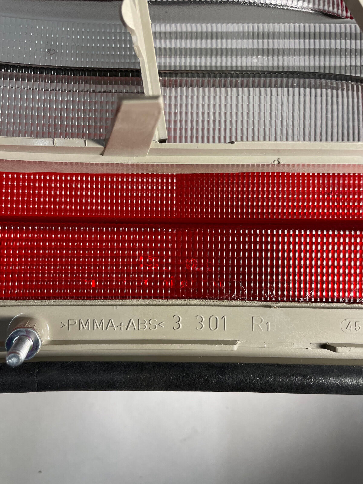 ULO RH Tail Light Lens- 5326-14 / 202-820-26-66 - For MBZ C220 / C280 & Others