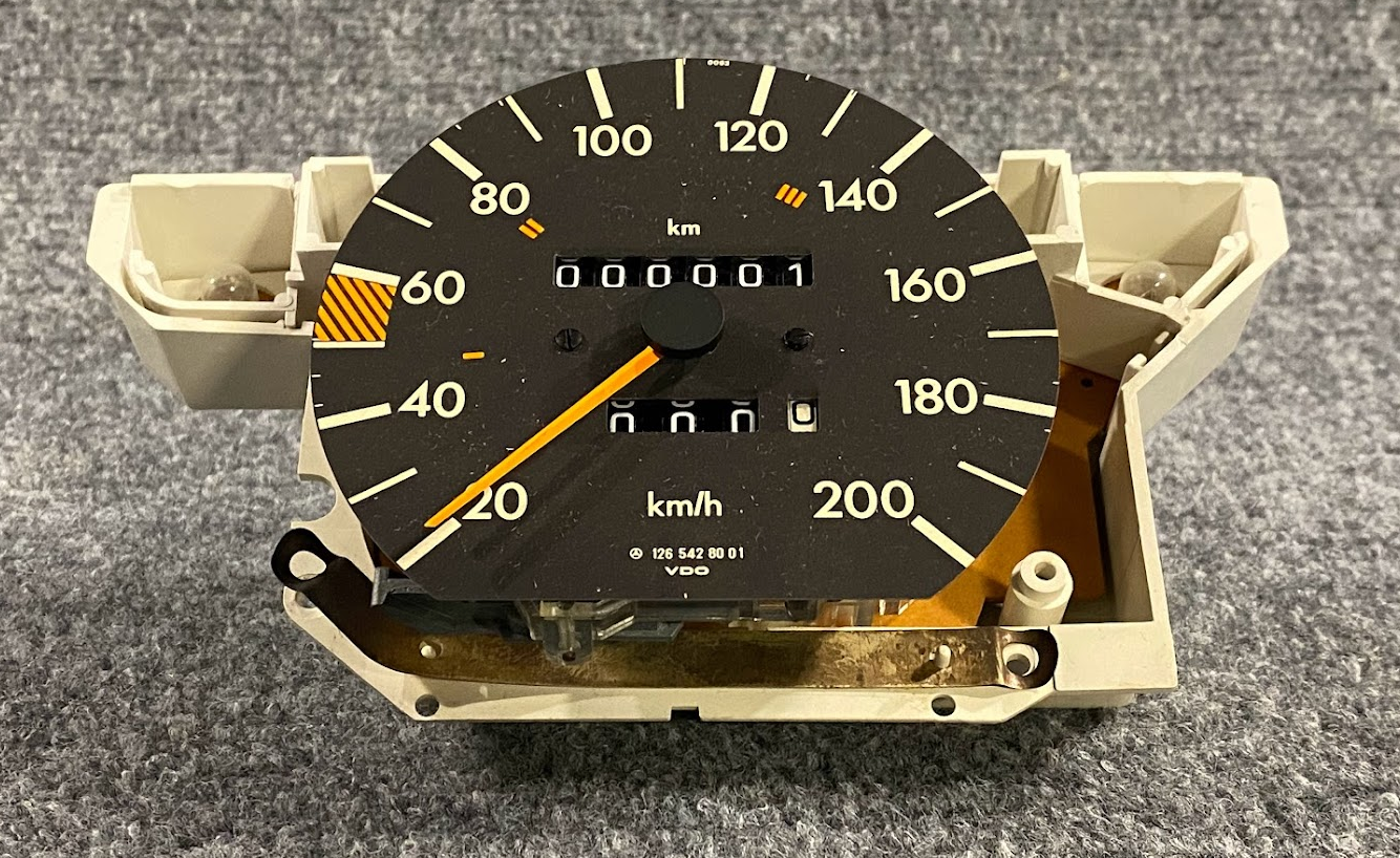 Mercedes-Benz Speedometer 200km/h - 011-542-22-06 - Fits MBZ 380SE / 126.120