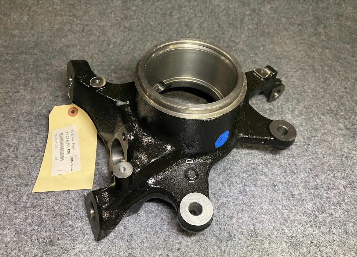 BMW Group Left Steering Knuckle - 31-21-6-761-575 - Fits BMW X5 2000-2006