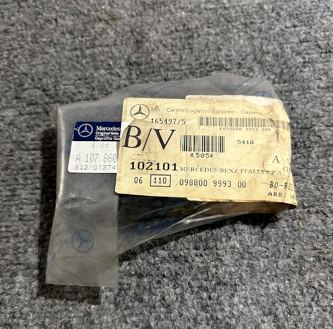 Mercedes-Benz Safety Belt Lock - 107-860-24-69 -Fits MBZ 450 SLC 1975 - 1981