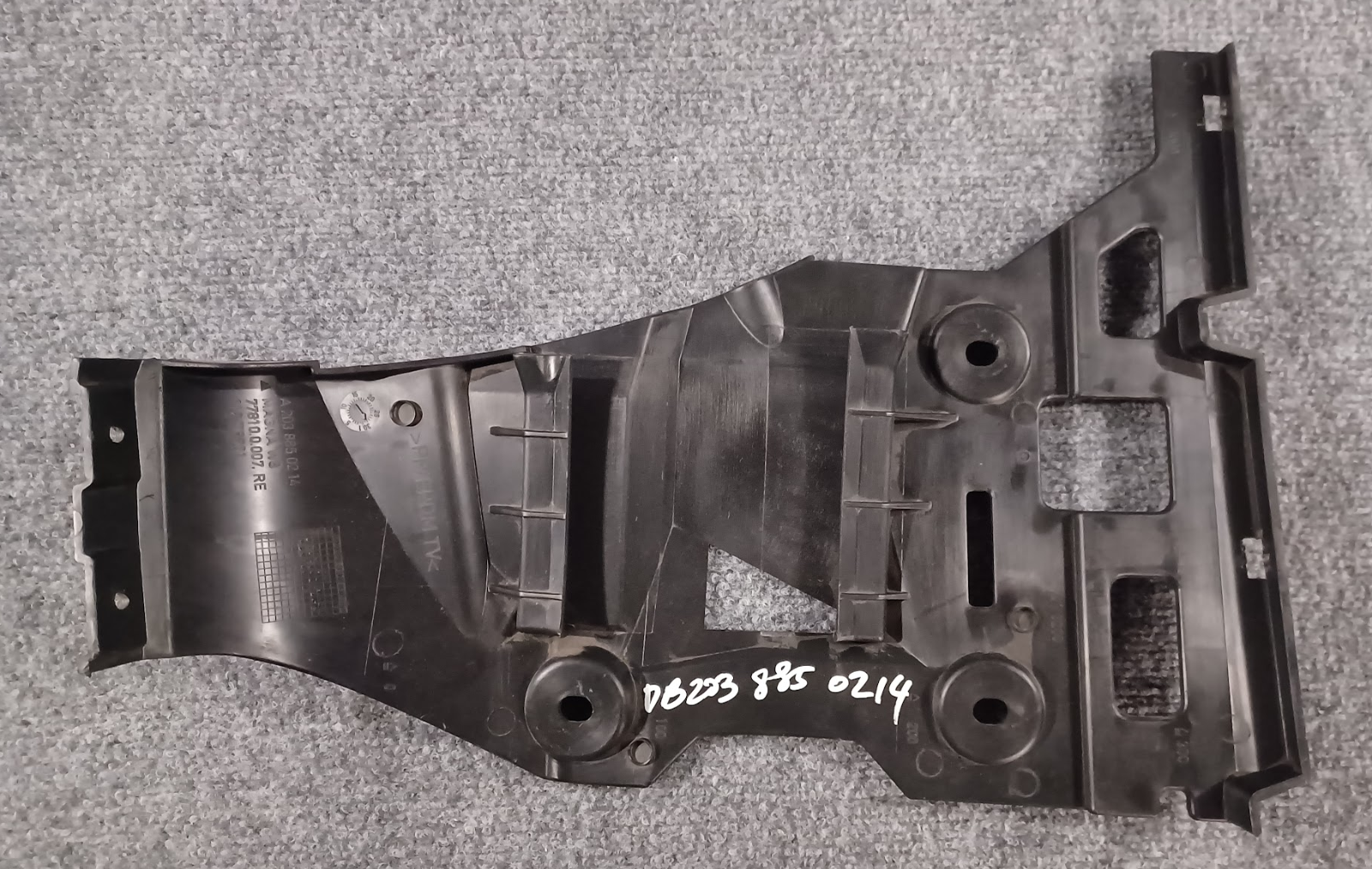Mercedes-Benz Rear Right Bumper Bracket - A 203 885 02 14 - Fits MBZ C-Class