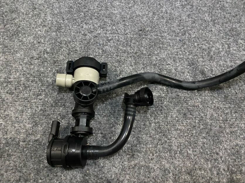 BMW Vapor Canister Purge Solenoid - 13-90-7-636-146 - Fits BMW X1 / X4 & Z4