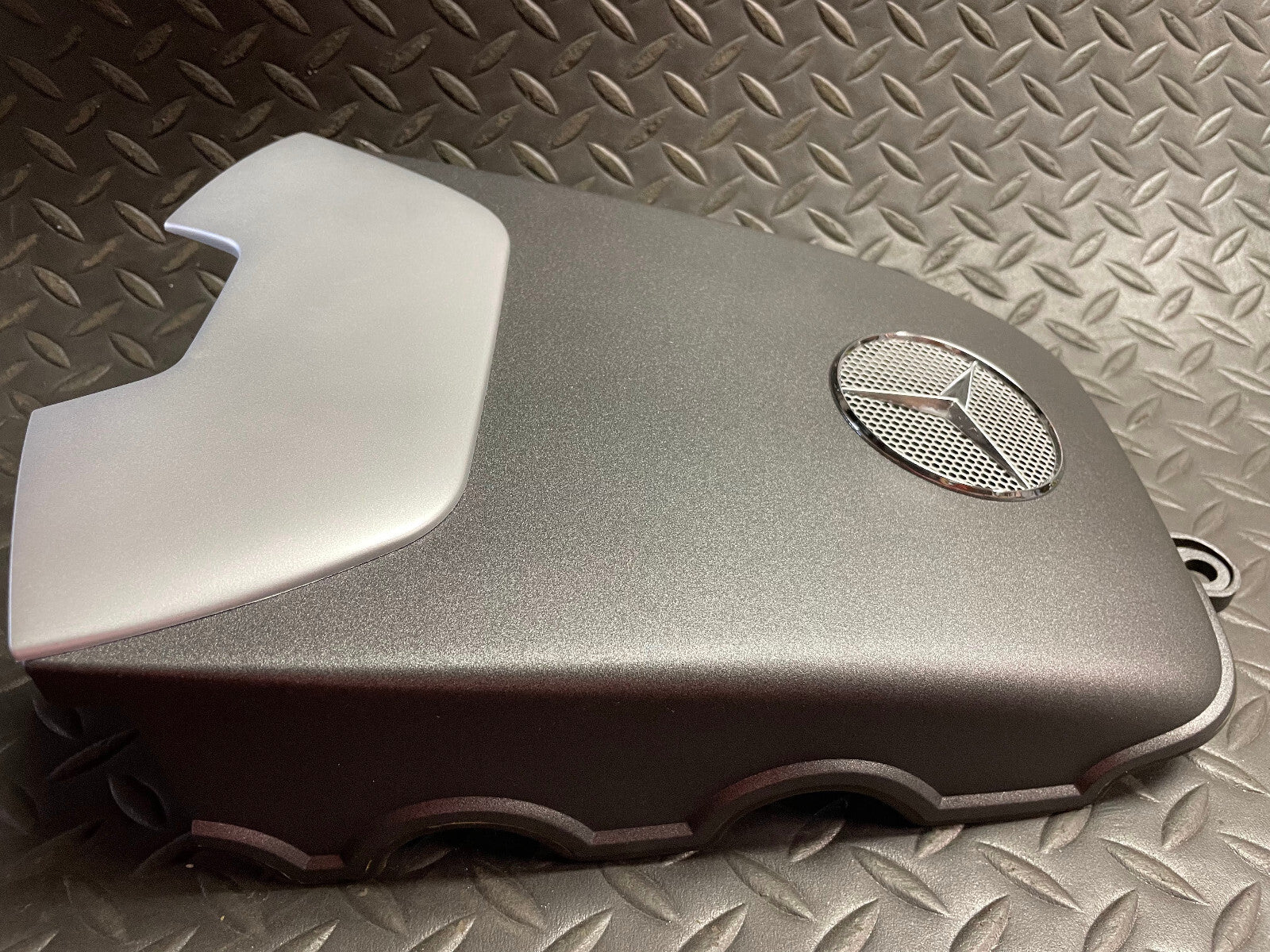 Mercedes-Benz Engine Cover Plate - 137-010-04-67 - For MBZ S600 2001-2002