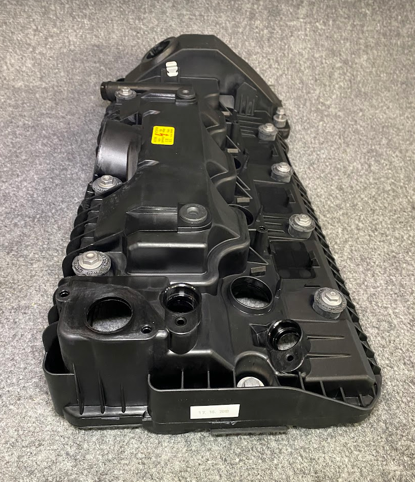 BMW RH Cylinder Head Cover - 11-12-7-563-474 - BMW 550i, 650i, X5, 750Li & More