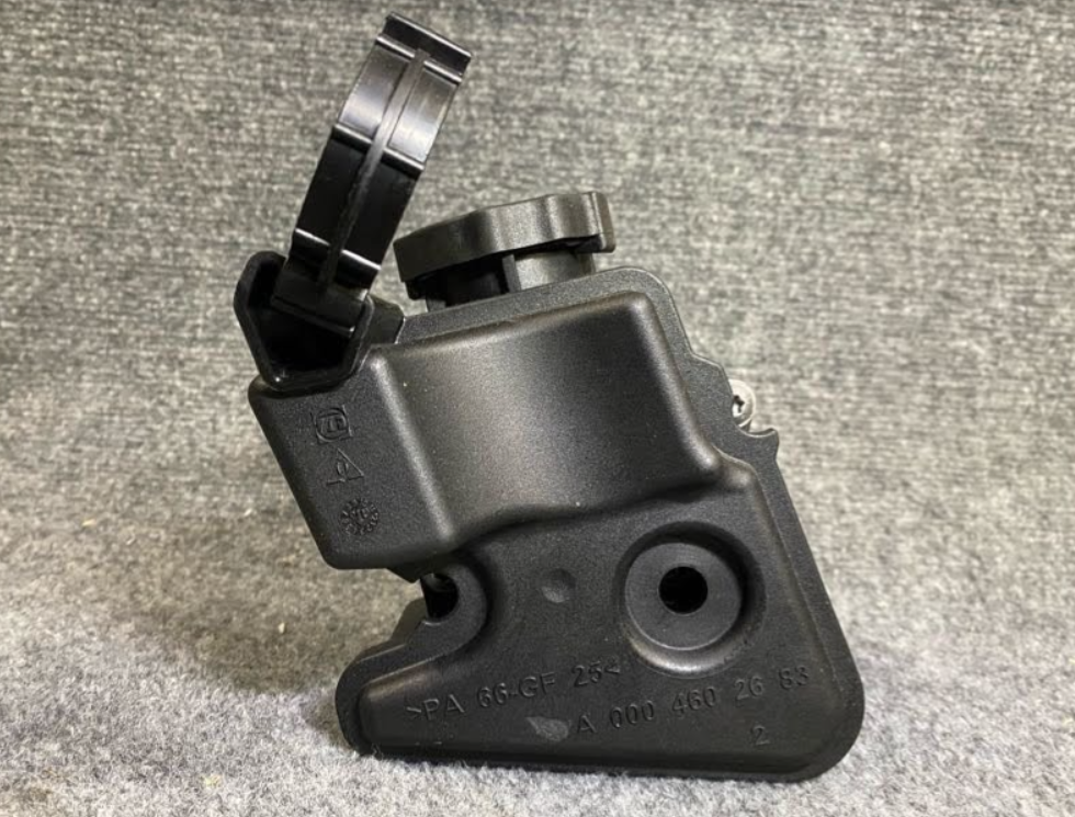 Power Steering Reservoir - 000-460-26-83-01 - For Mercedes-Benz ML550 & More