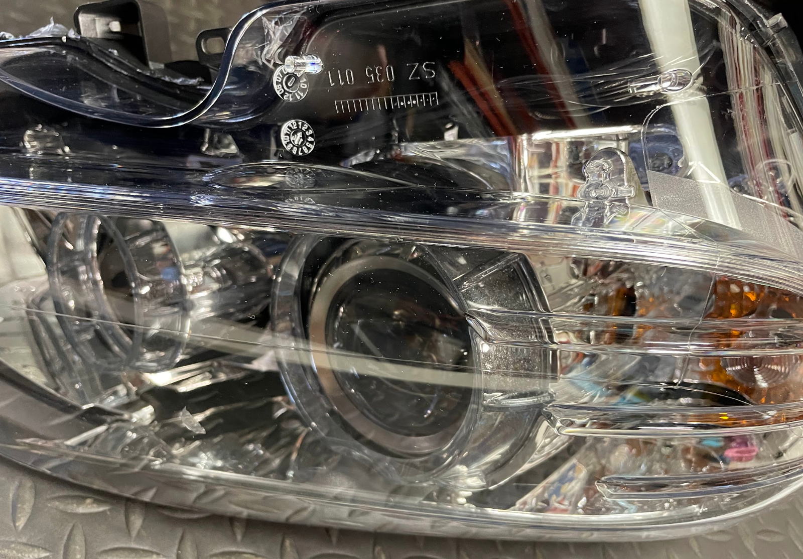 Bosch Right Headlight Assy - 1 305 630 550 - For Mercedes-Benz W204 C63 AMG