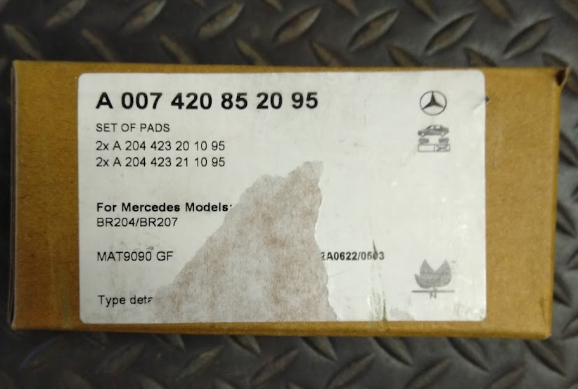 Mercedes-Benz Rear Disc Brake Pad Set - 007-420-85-20-95 - MBZ E400 & More