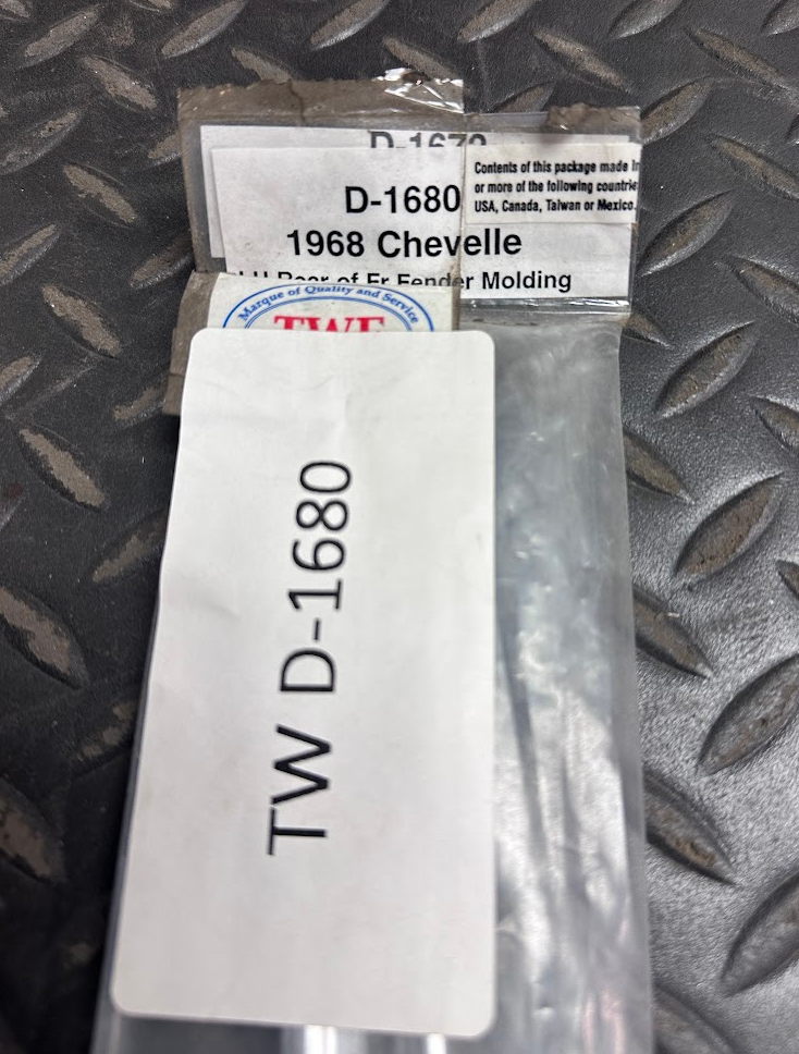 Front Fender Left Door Molding - TW D-1680 - For Chevrolet Chevelle 1968