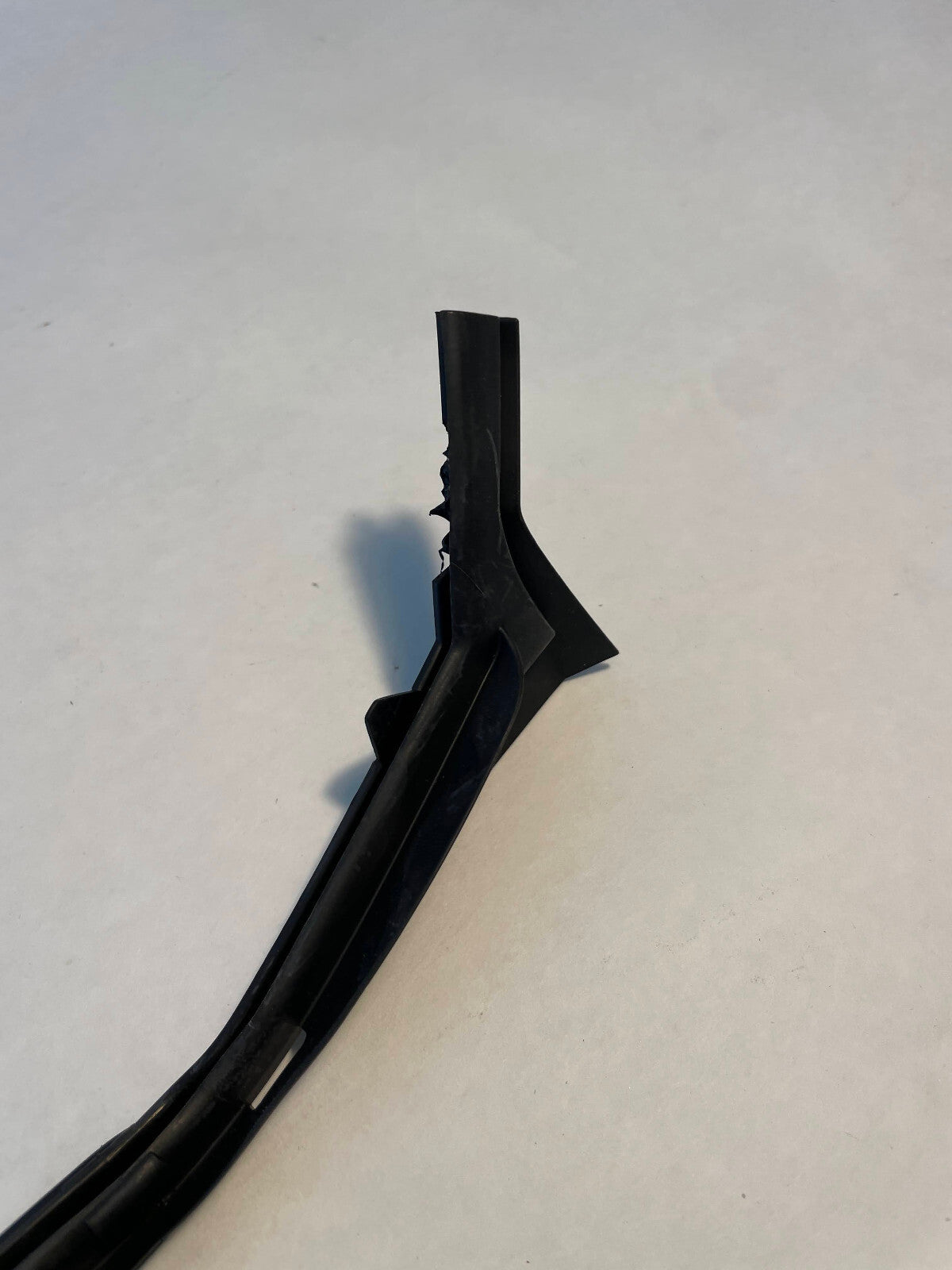 BMW Rear Window Bottom Molding - 51-71-7-033-257 - For BMW 750Li & Others