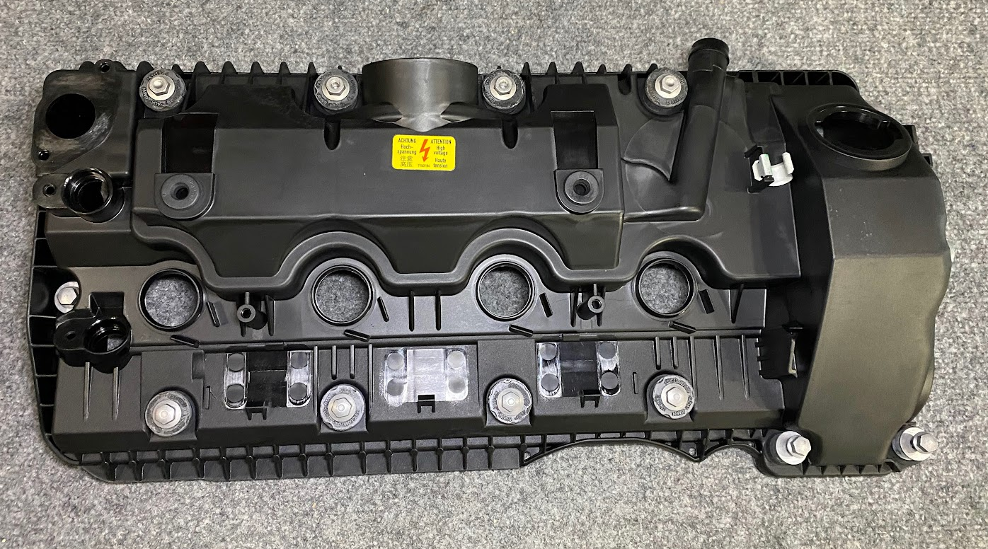 BMW RH Cylinder Head Cover - 11-12-7-563-474 - BMW 550i, 650i, X5, 750Li & More