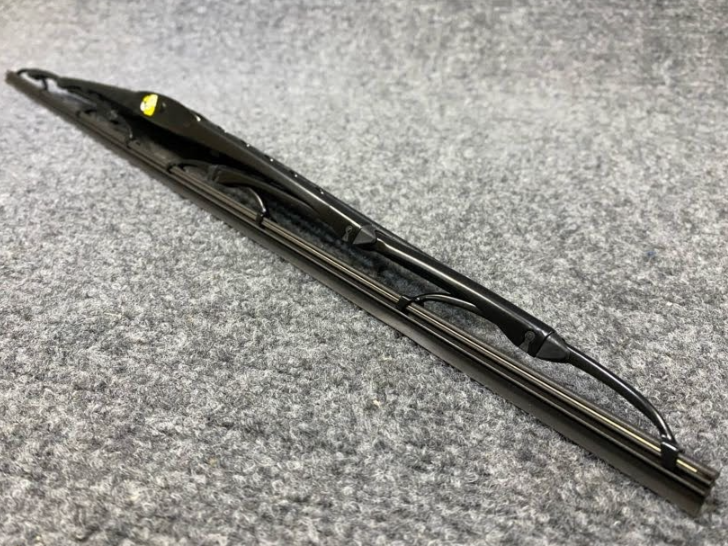 Valeo Windshield Wiper Blade Set - VM 108 - Fits BMW, Citroen, Renault & More