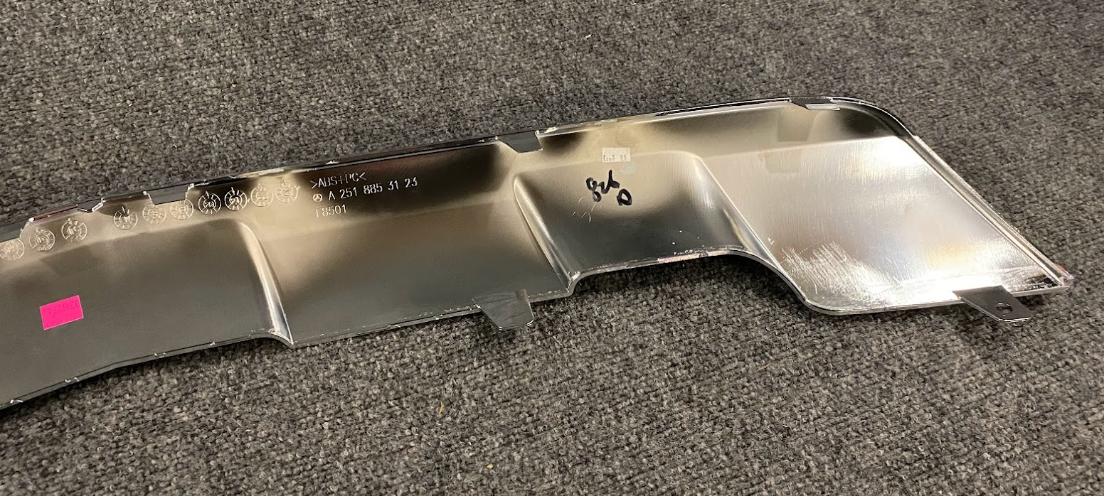 Mercedes-Benz Bumper Area Cover - A 251 885 31 23 - Fits MBZ R350, R320 & More