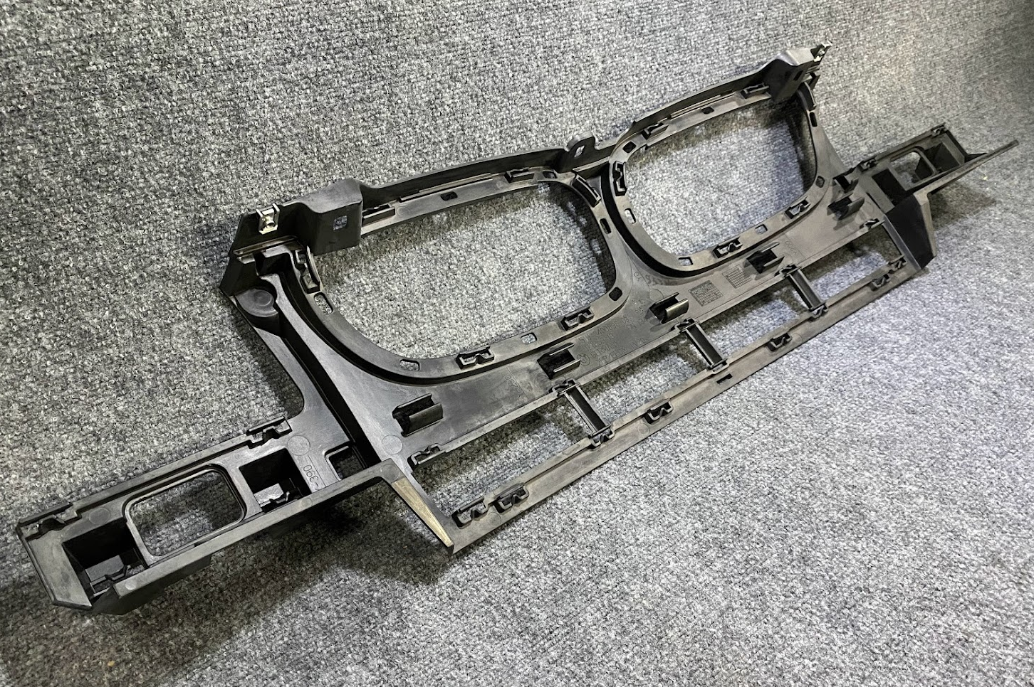 BMW Front Bumper Center Grille Bracket - 51-11-3-400-898 - Fits BMW X3 2004-2006