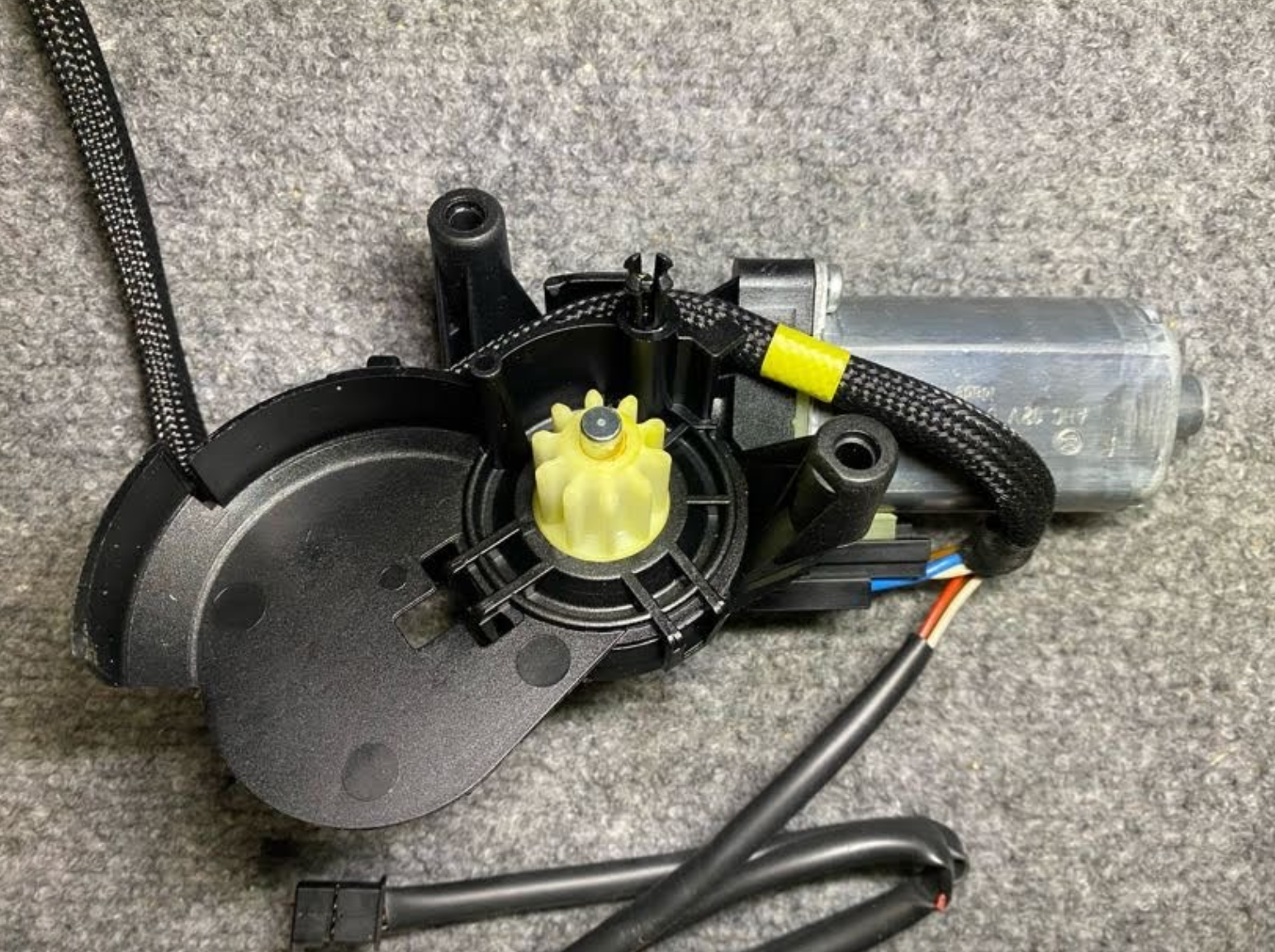 Mercedes-Benz Front Right Seat Motor - A 203 820 14 42 - Fits MBZ CLK & E Class