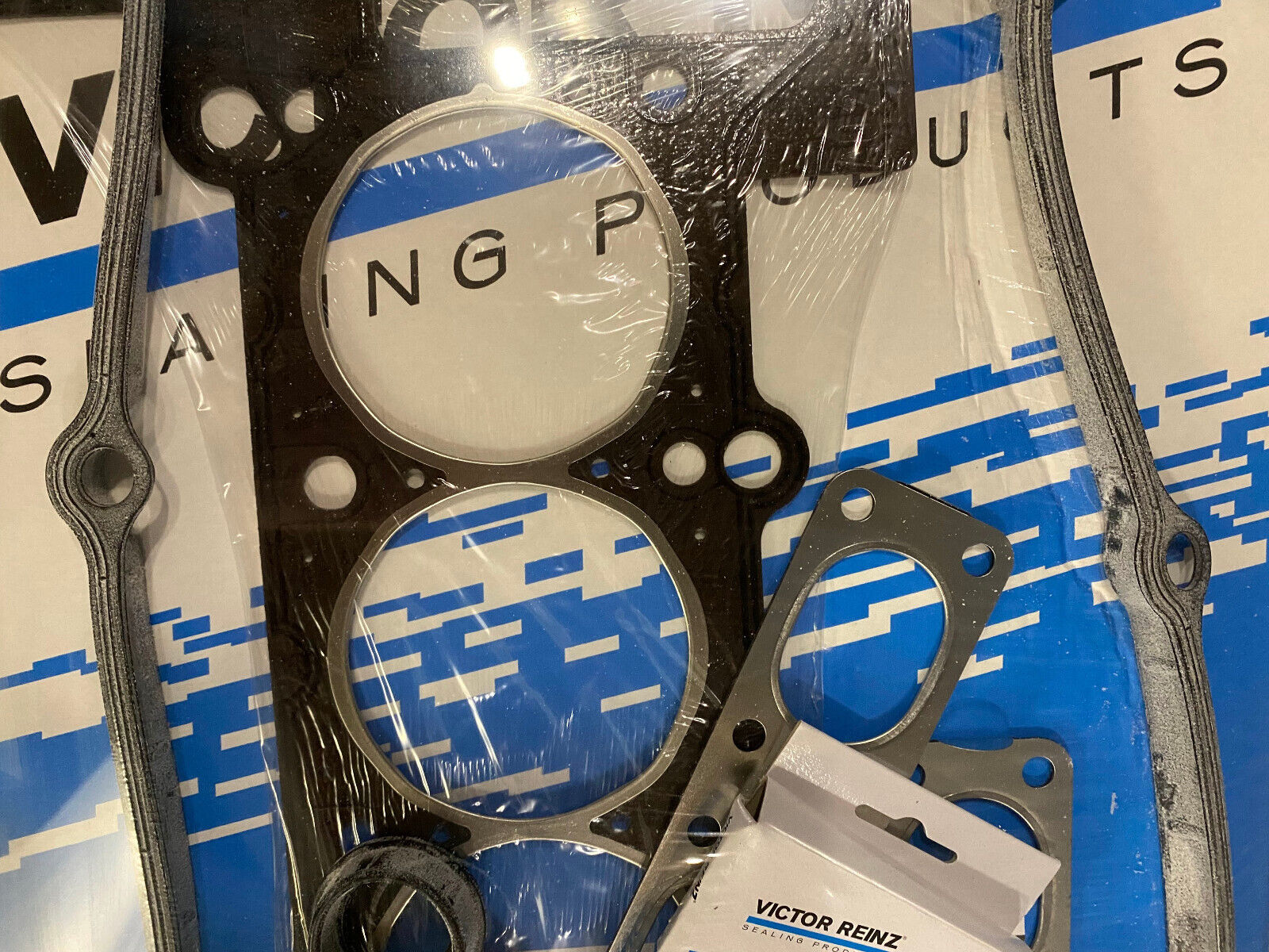 Victor Reinz Cylinder Head Gasket Set - 02-31940-02 - Fits BMW 323i & Others