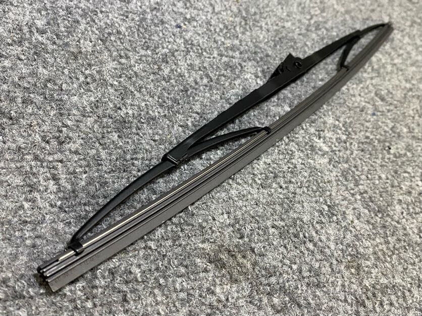 Mercedes-Benz Wiper Blade - A211-820-33-45 - Fits MBZ ML320 / ML430 & Others
