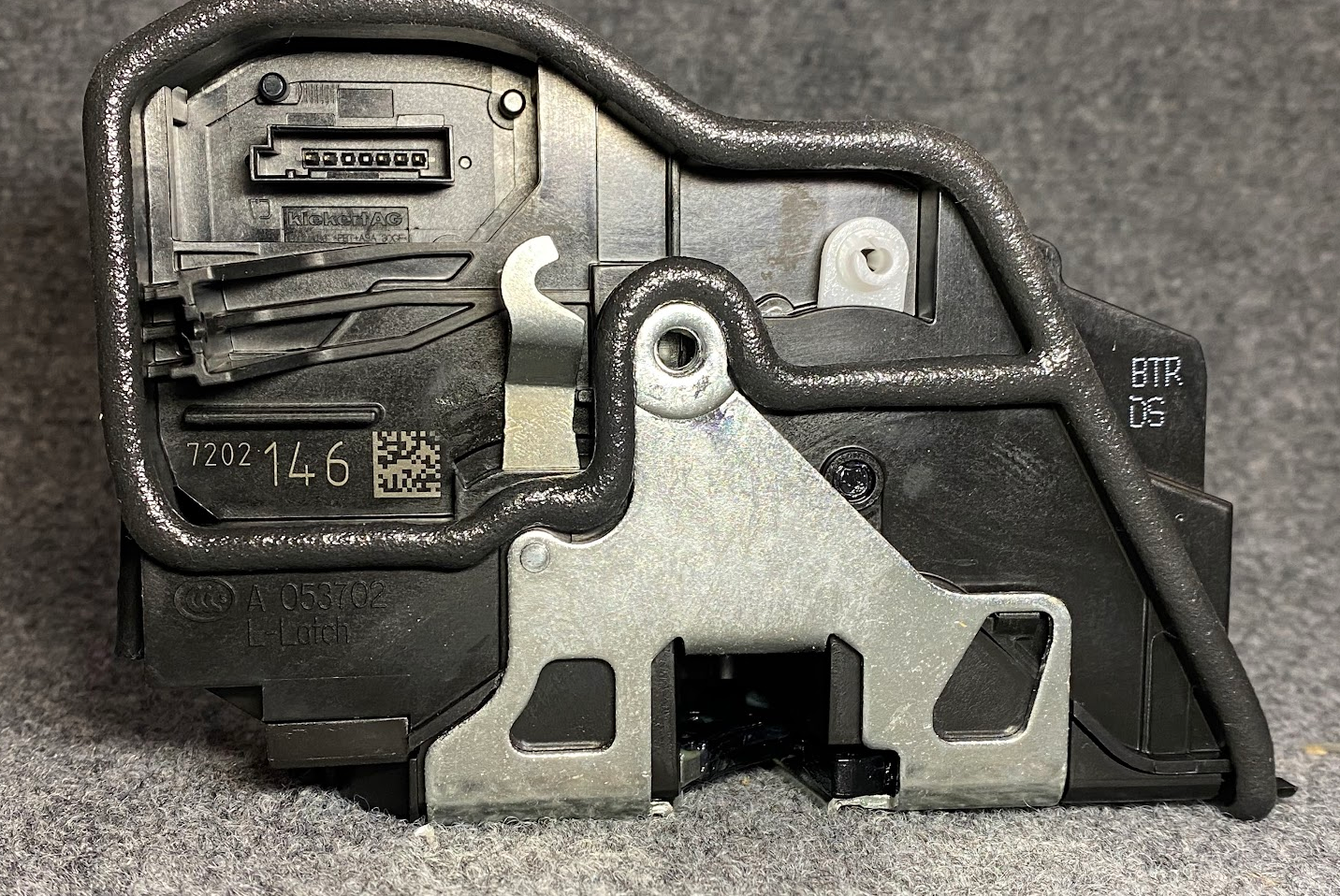 BMW Front Right Door Lock Actuator - 51-21-7-202-146 - Fits BMW 7 Series & More