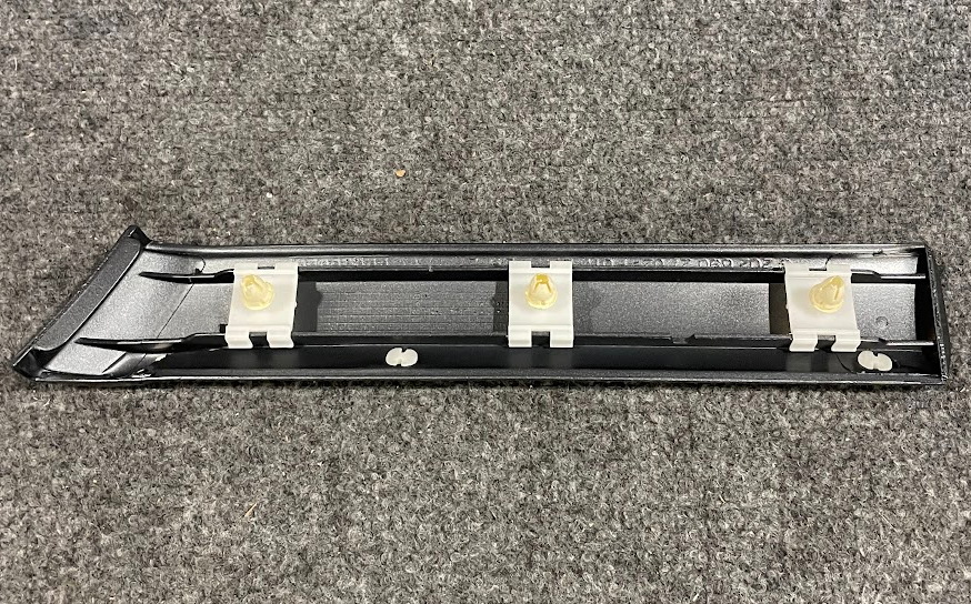 Mercedes-Benz Left Fender Upper Molding - 202-690-27-62-7700 - For MBZ C Class