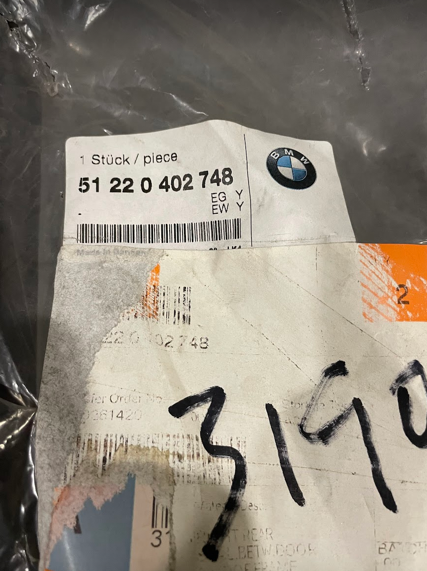 BMW Right Rear Door Seal - 51-22-0-402-748 - For BMW 525i, 530i, 540i & More