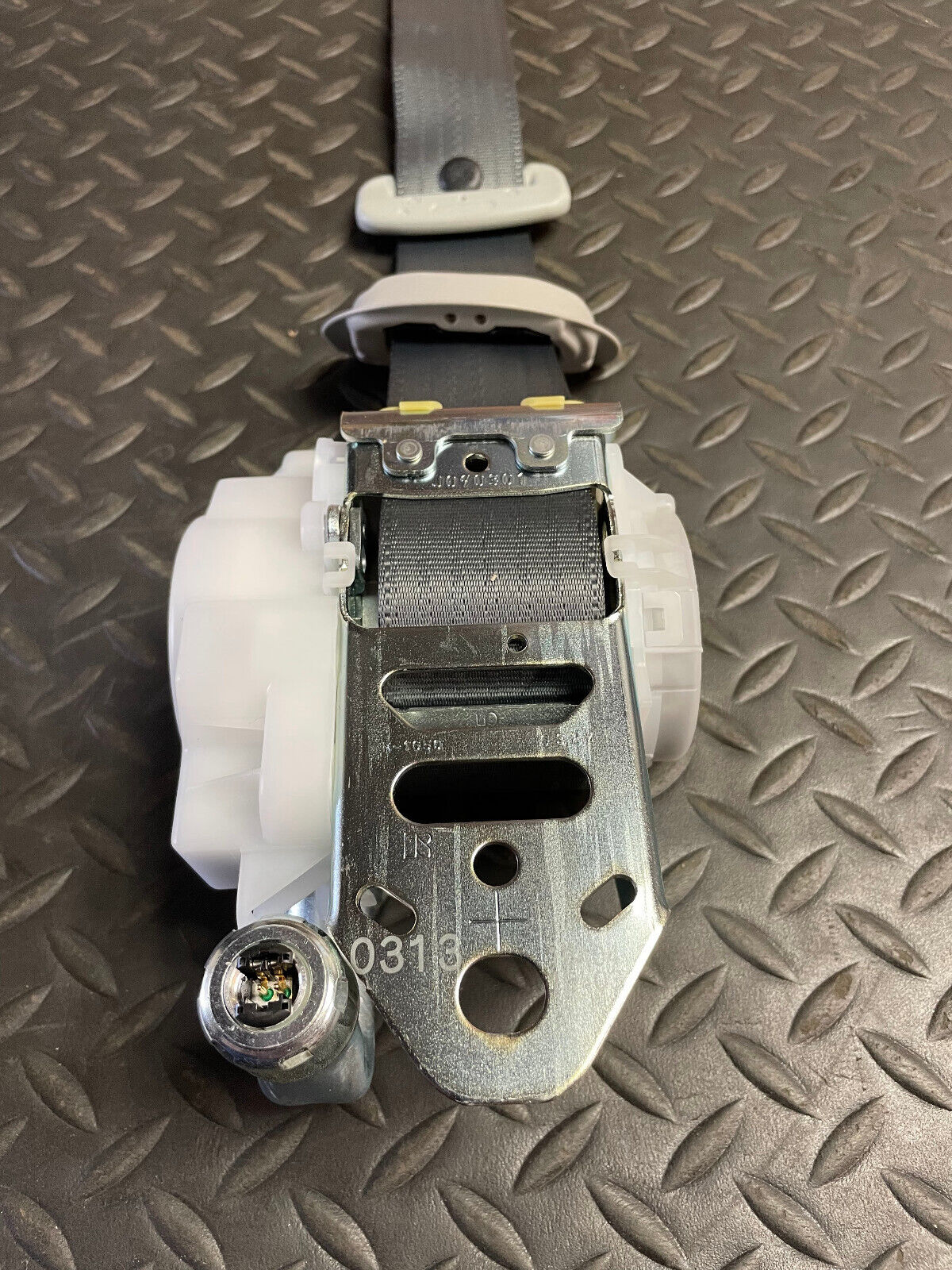 Toyota Front Left Seat Belt Assy - 73220-47091 - For Toyota Prius 2011