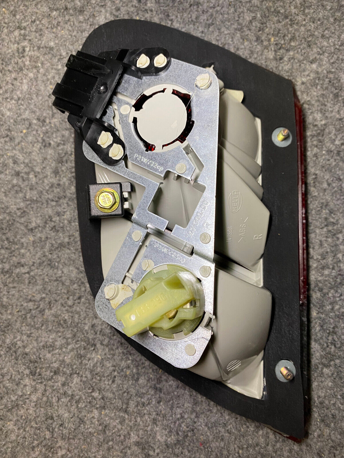 Mercedes-Benz RH Tail Lamp Assy - A2088201264 - MBZ CLK320 / CLK430 & CLK55 AMG