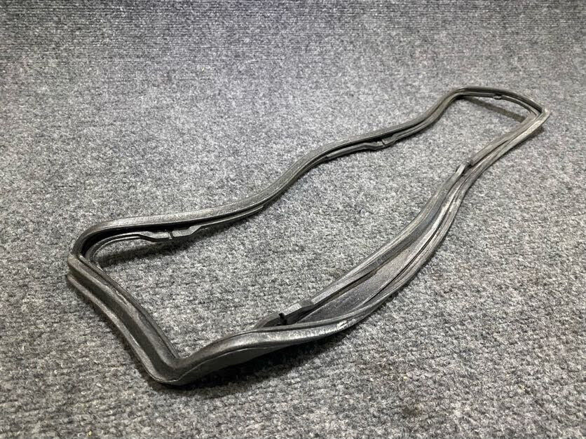 Mercedes-Benz LH Lens Weatherstrip Seal - 107-826-01-58 - Fits MBZ 380SL & 560SL