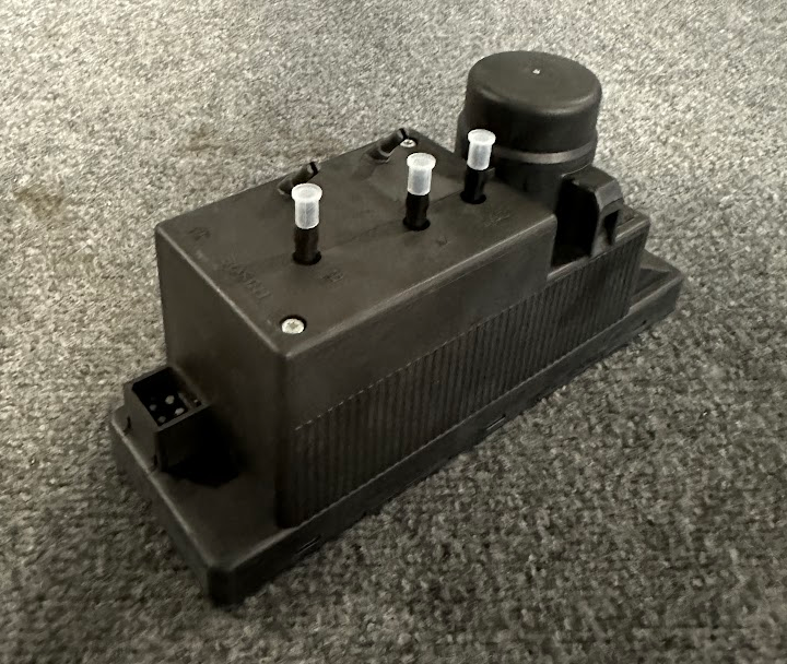 Mercedes-Benz / Bosch Vacuum Pump - 0 132 006 339 / 210 800 01 48 - Fits W210