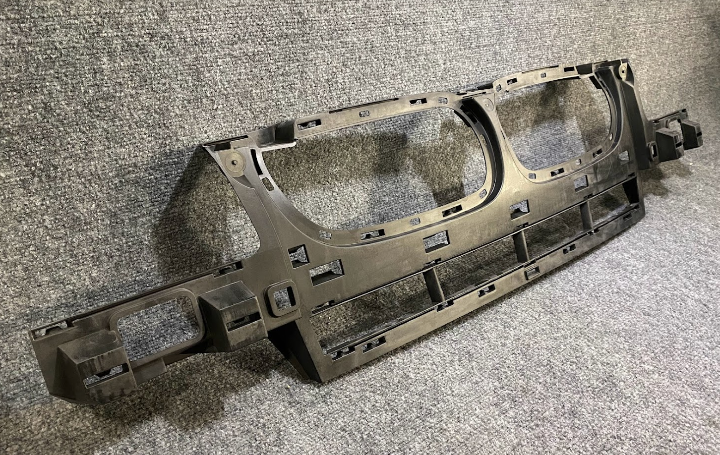BMW Front Bumper Center Grille Bracket - 51-11-3-400-898 - Fits BMW X3 2004-2006