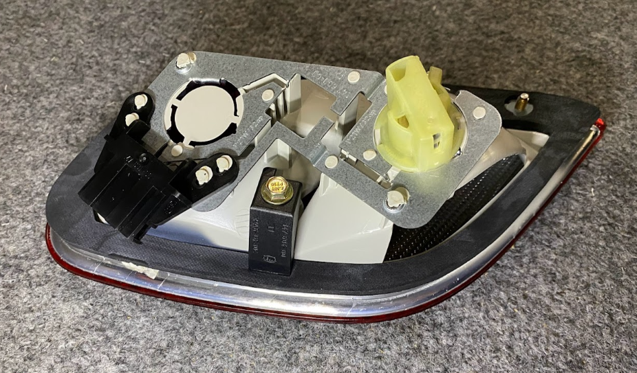 Mercedes-Benz RH Tail Lamp Assy - A2088201264 - MBZ CLK320 / CLK430 & CLK55 AMG