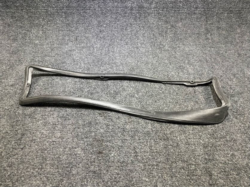 Mercedes-Benz LH Lens Weatherstrip Seal - 107-826-01-58 - Fits MBZ 380SL & 560SL