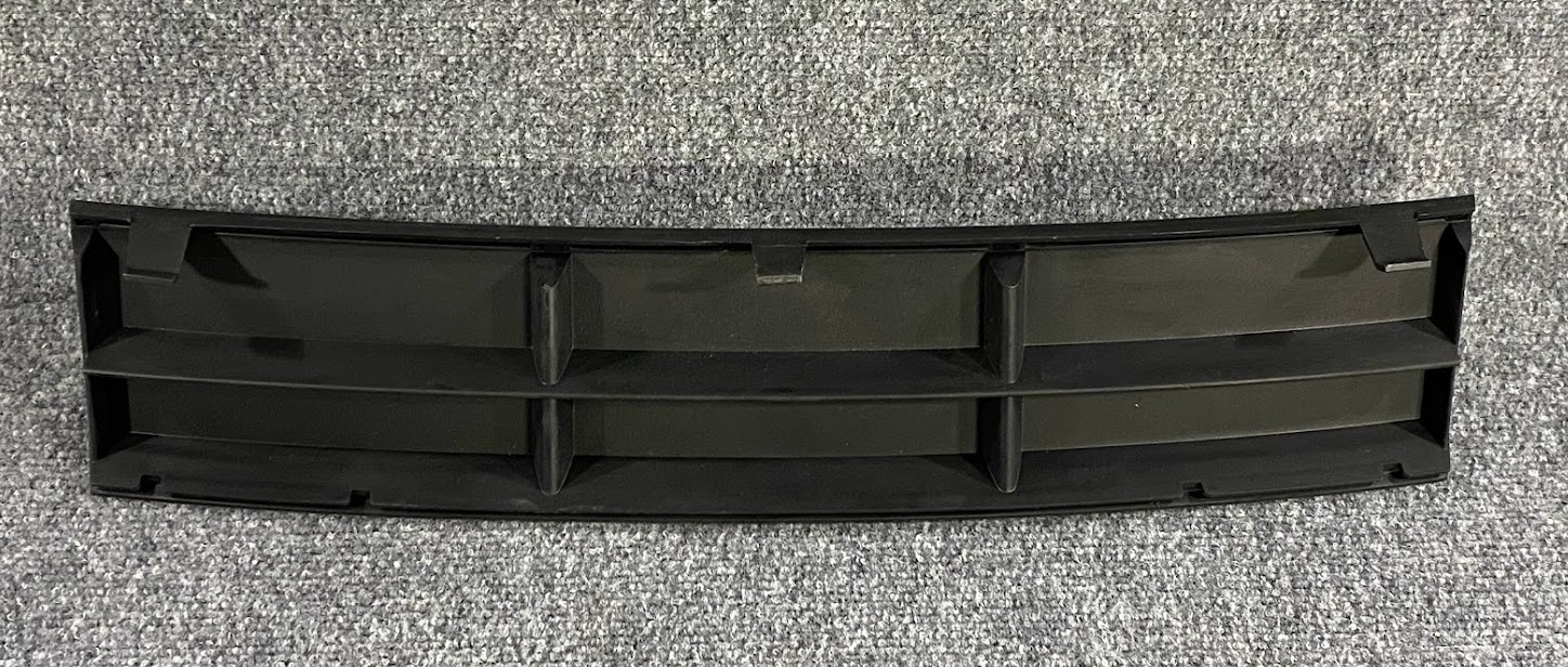 Genuine BMW Closed Grid - 51-11-8-235-672 - Fits BMW 525i, 530i & 540i