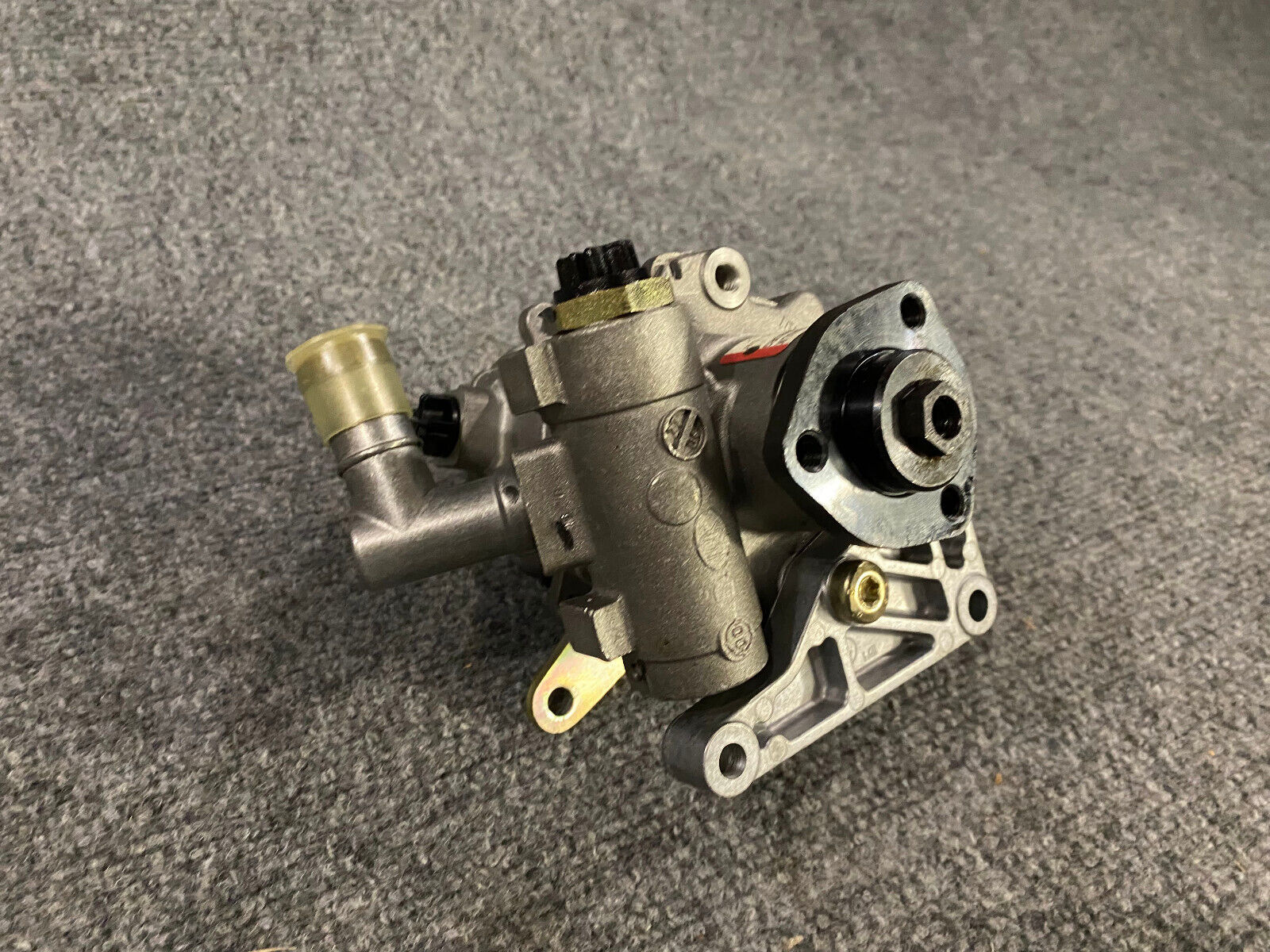 Mercedes-Benz Hydraulic Pump - A0024661901 - Fits MBZ E300 1996 - 1999