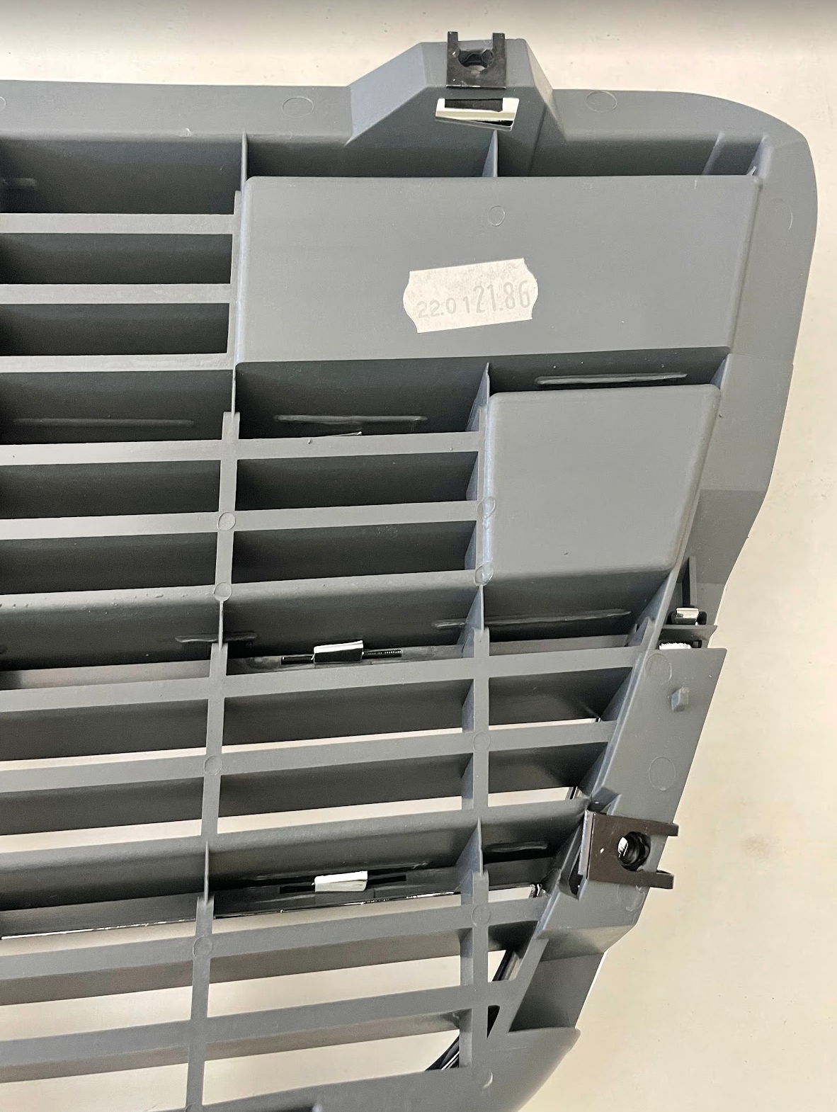 Mercedes-Benz Radiator Grille Assy - 210-880-05-83 - For MBZ W210 E-Class 95-02