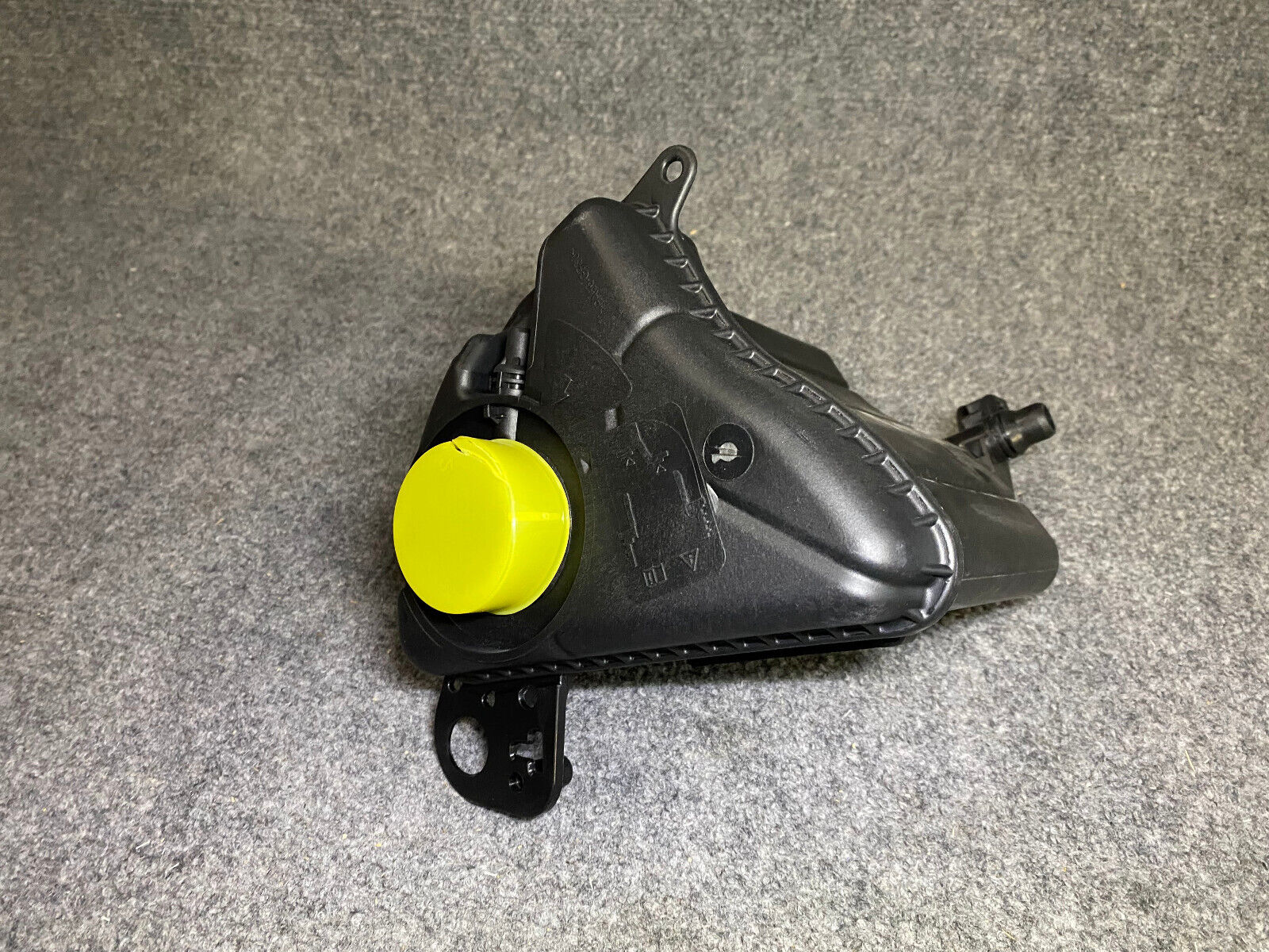 URO Expansion Tank - 17137647283 / URO-011124 - For BMW 535i / 740i & Others