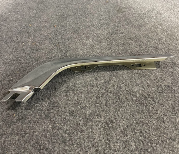 Mercedes-Benz Front Bumper RH Fender Skirt - 126 885 30 74 A - MBZ W126 S Class