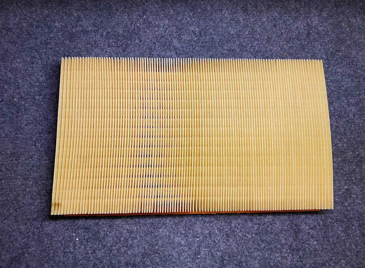 Hengst Air Filter - E30L02 / 601-094-04-04 - Fits MBZ 190D 1984-1985
