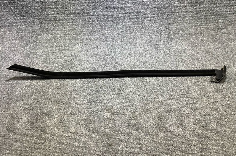 Mercedes-Benz Window Channel - A 126 670 01 38 - Fits MBZ 560SEC, 500SEC 84-91