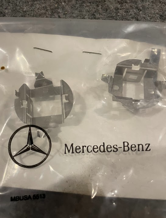 Mercedes-Benz Headlamp Socket 2Pcs - 001 826 33 82 64 -For MBZ E320, E350 & More