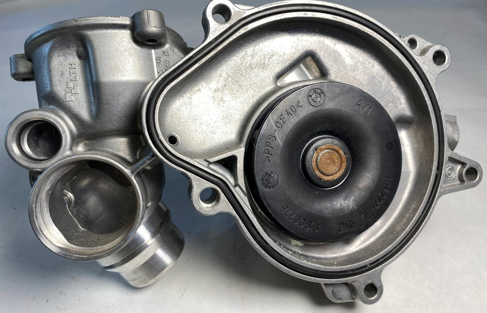 BMW Engine Water Pump - 11-51-7-524-552 - For BMW 745i, 745Li, 545i & More