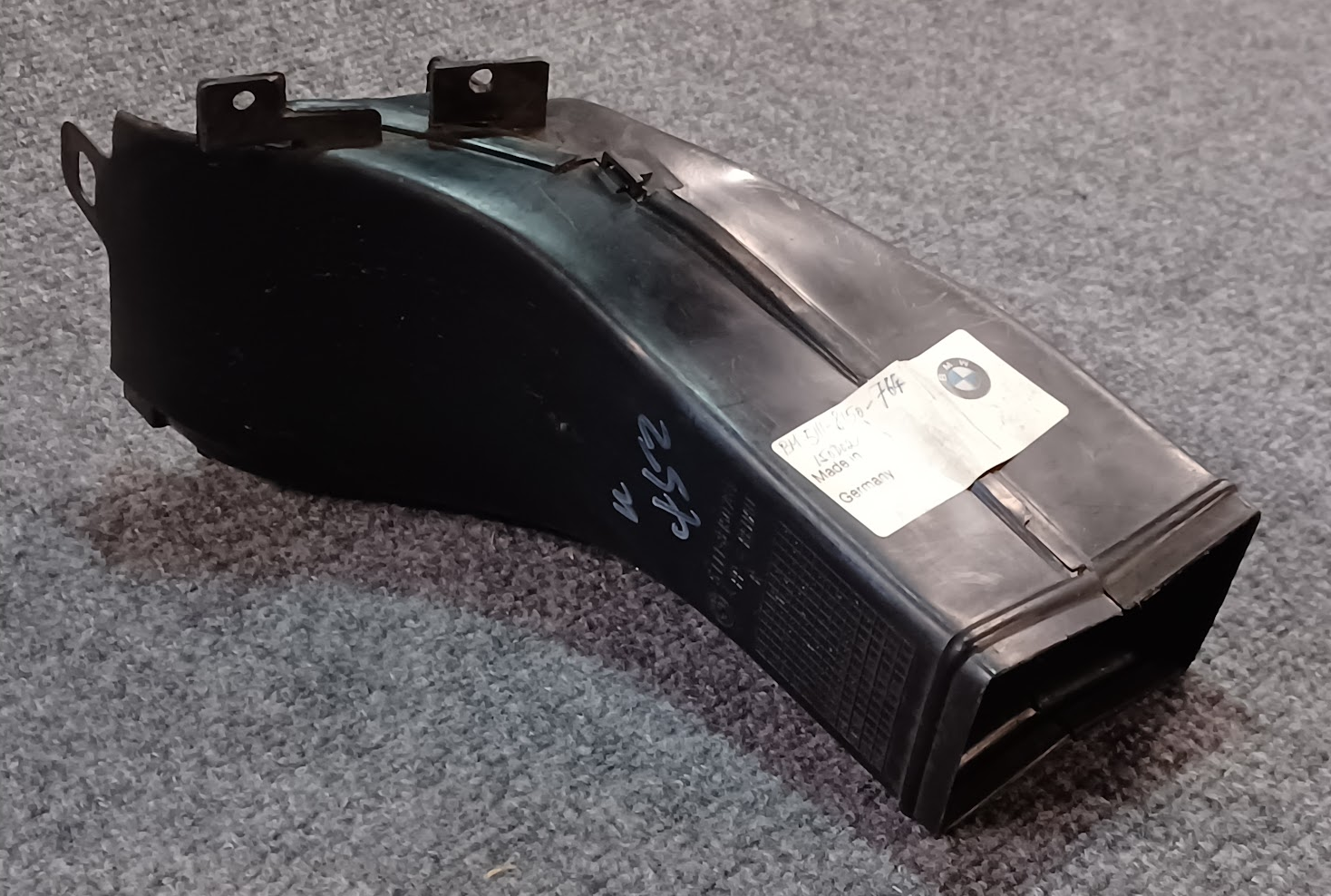 BMW Right Air Inlet Duct - 51-11-8-150-764 - Fits BMW 740i, 740iL & 750iL